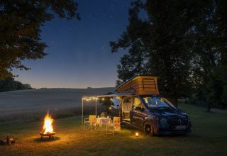 Le nouveau Mercedes-Benz Marco Polo 2026, camping-car compact avec son toit relevable en aluminium
